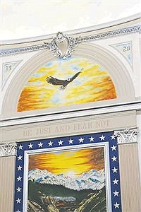 Inmate-artist paints courtroom ceiling 