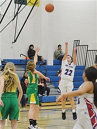 Lady Bulldogs take down Vandals to stay in first place