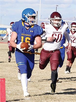 Lowry hangs on to beat Elko in Northern 3A East opener