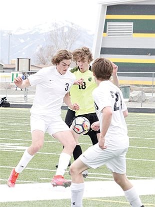 Battle Mountain boys split with White Pine, Sage Ridge