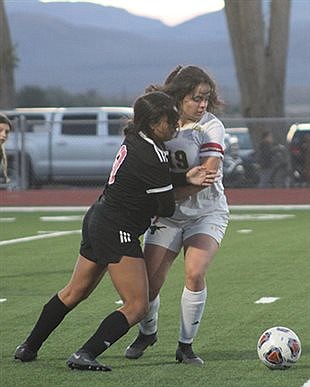 Lady Longhorns fall to Mustangs, Bobcats