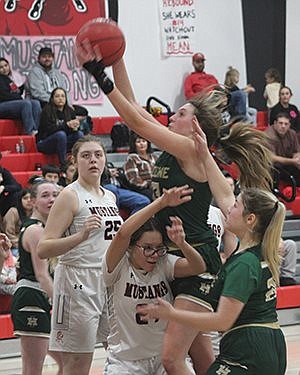 Lady Mustangs’ split with Highlanders, Lakers