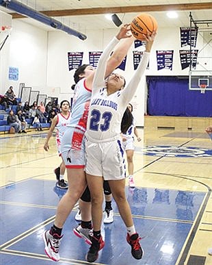 Lady Bulldogs crush Braves, Railroaders