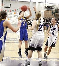 Lady Bucks hold off Spartans in final seconds 