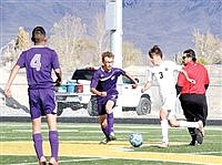 Longhorn boys split soccer matches