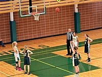 Lady Longhorns hold off Vandals 39-36
