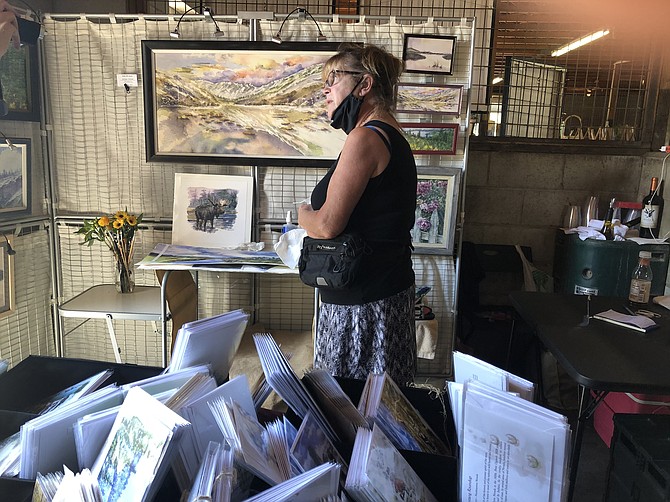 LaVonne Vasick demonstrates her process for visitors at the 2020 Open Studios Tour.