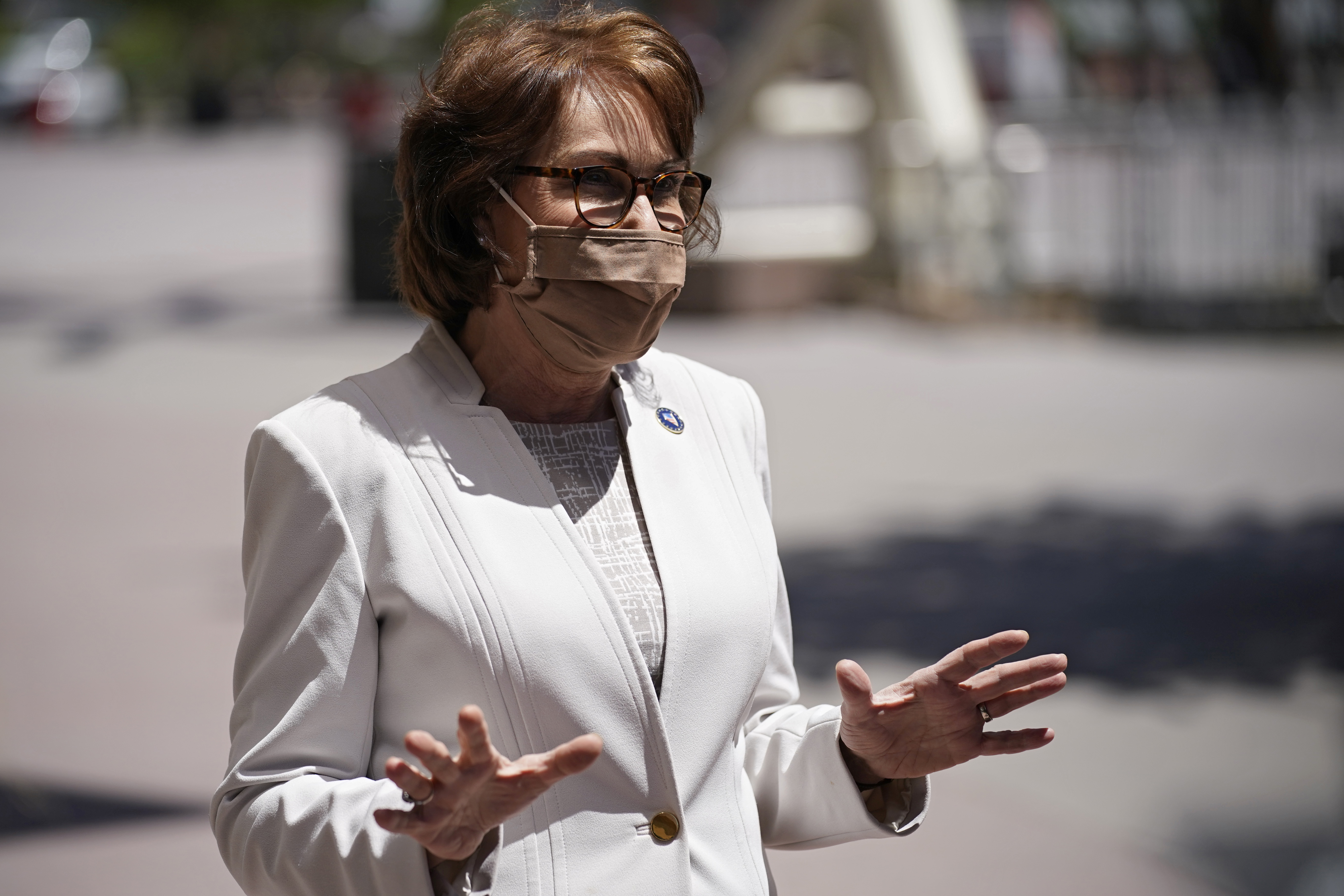 Sen. Rosen, head of new tourism panel, visits Vegas Strip