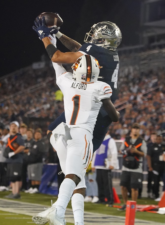 Nevada’s Elijah Cooks outjumps Idaho State’s Josh Alford for the touchdown Sept. 11, 2021 in Reno. (Photo: Thomas Ranson/NNG)