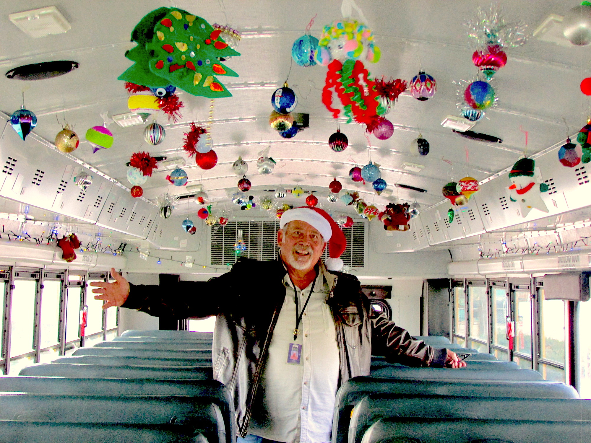 Bus rolls into retirement with ring - Deseret News