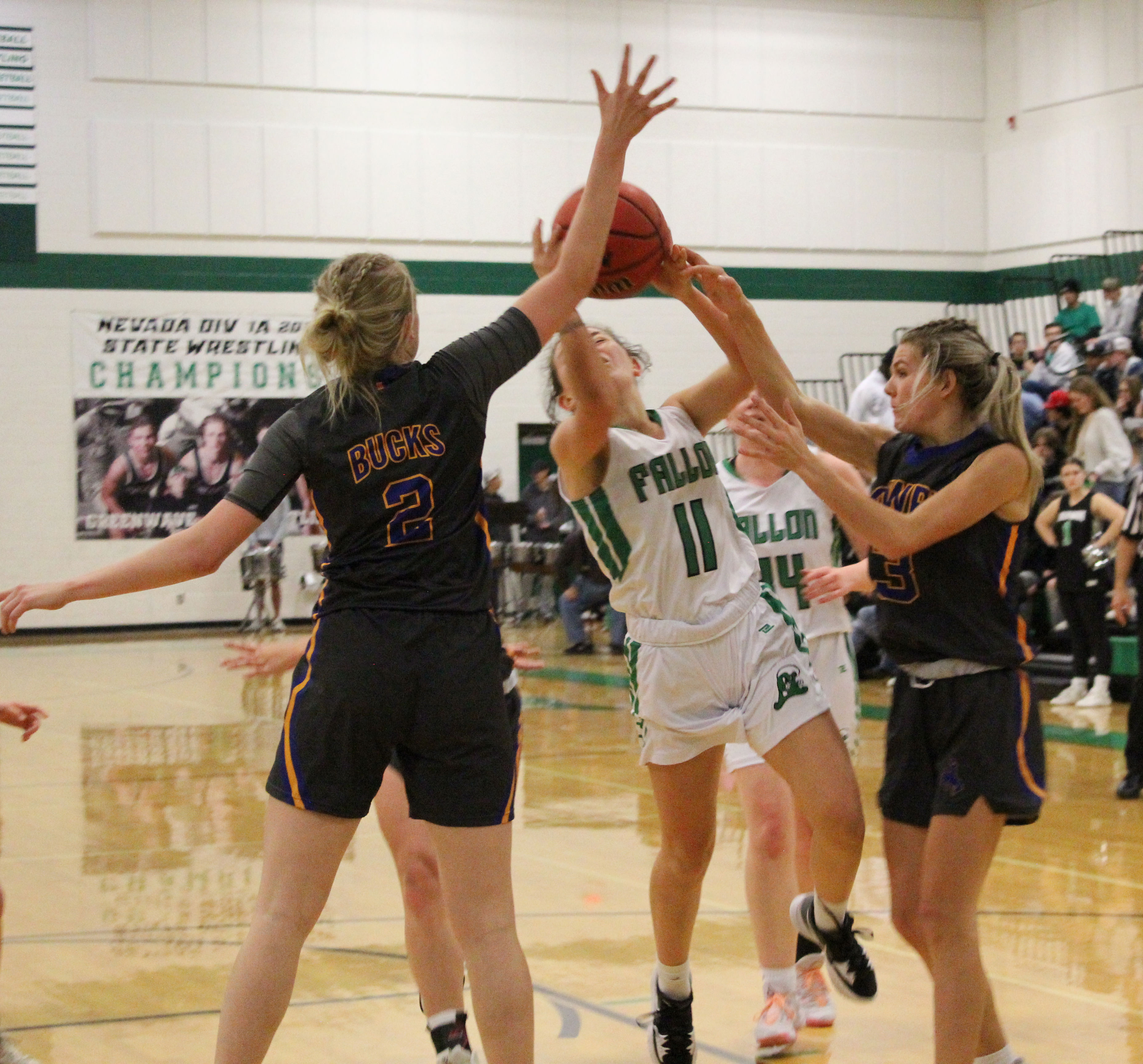 Lowry’s Pressure Too Much For Lady Wave In 3a East Opener 