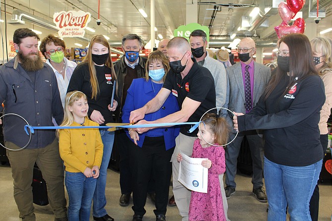 Dignitaries on hand to congratulate and celebrate the new store included Senator Don Tatro, Assemblyman P.K. O’Neill, Mayor Lori Bagwell, Supervisors Lisa Schuette, Stan Jones, and Maurice White along with Chamber board members, Grocery Outlet corporate and community business leaders.
