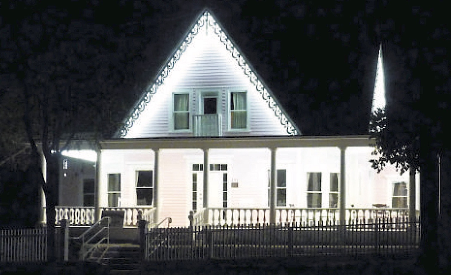 Genoa's Pink House to reopen Friday for Nevada Day weekend Serving