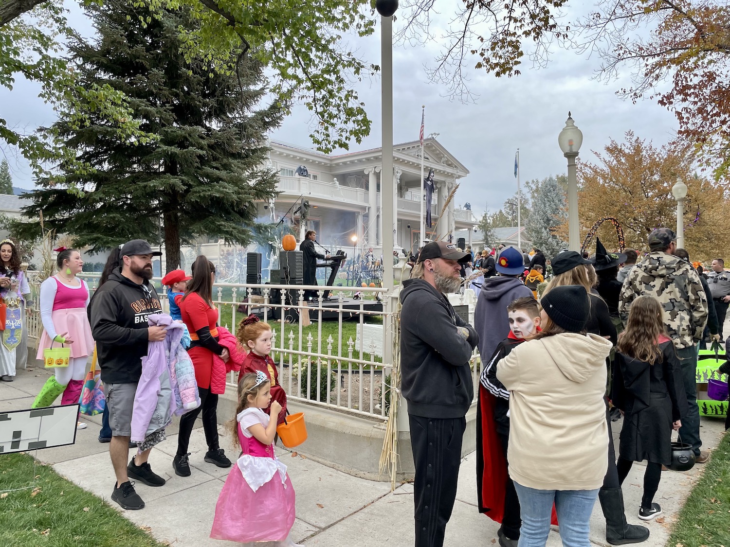 Trickortreaters descend on Governor’s Mansion Serving Carson City