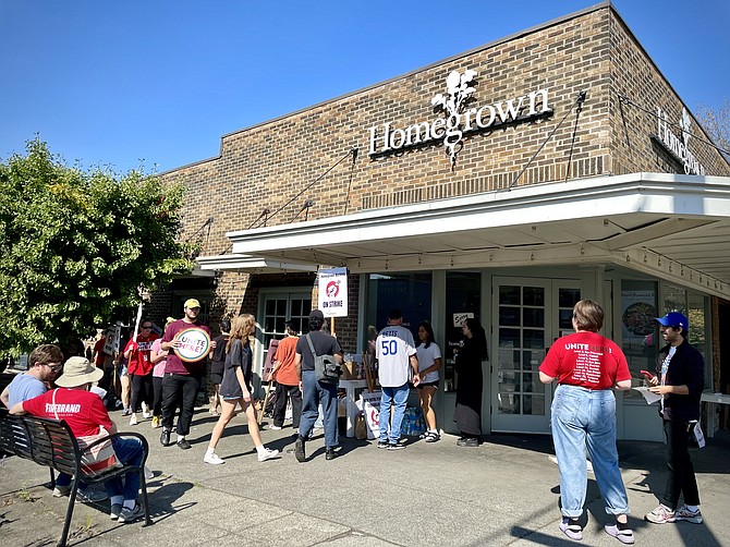 On Saturday, workers from Queen Anne’s Homegrown restaurant (at the corner of Queen Anne Ave and W Boston St) were on strike.