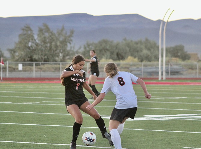 Nayeli Acosta (7) challenges an opponent for the ball.