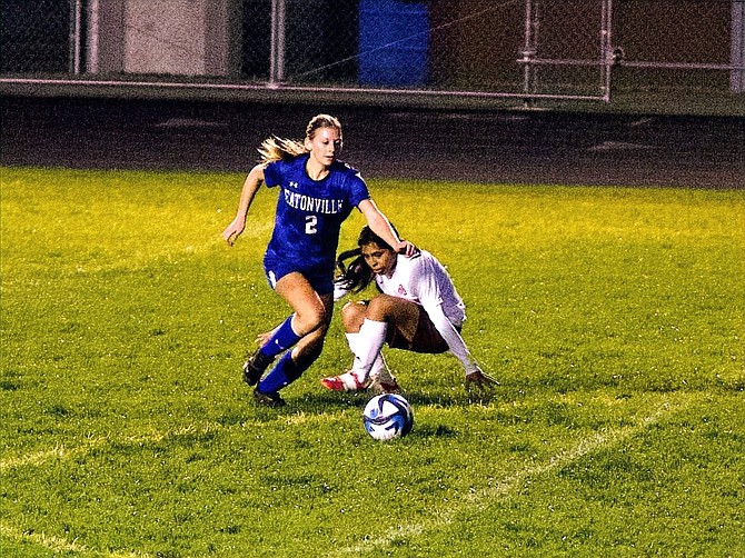Eatonville’s Mary VanEaton crosses up her opponent in a match last week against Hoquiam.