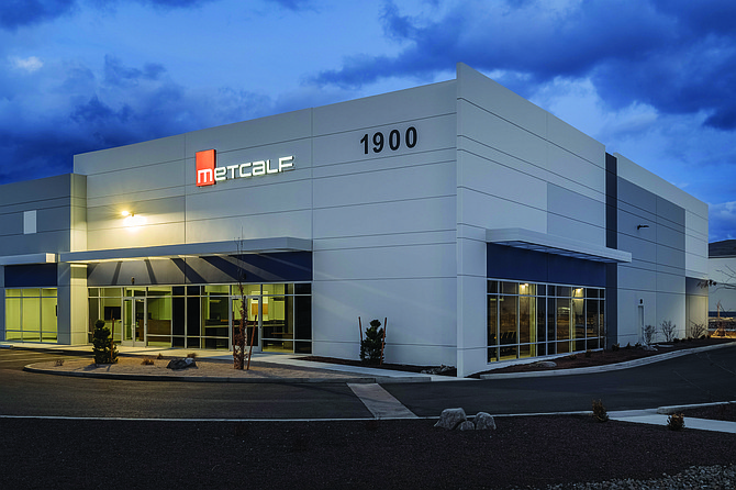 Metcalf Builders has completed construction of its new office space in Reno. The building, spanning 12,600 square feet, integrates 6,300 square feet of office with an additional 6,300 square feet dedicated to warehouse operations.