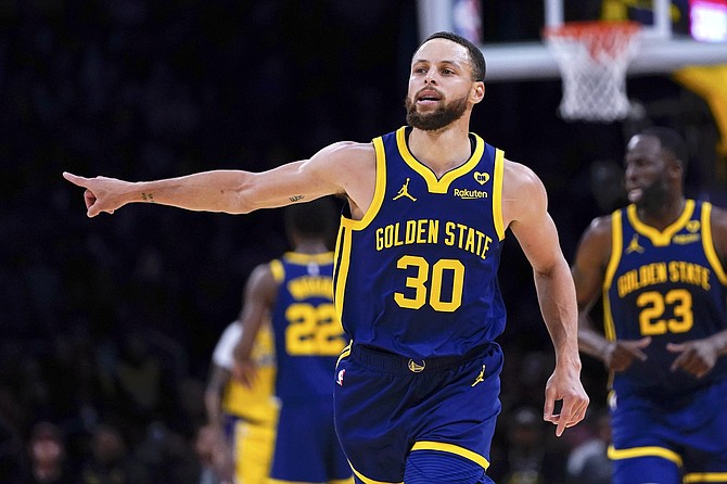 Stephen Curry and the Warriors will wrap up the 2023-24 regular season on Sunday against the Jazz (NBC-BA, 12:30 p.m.)