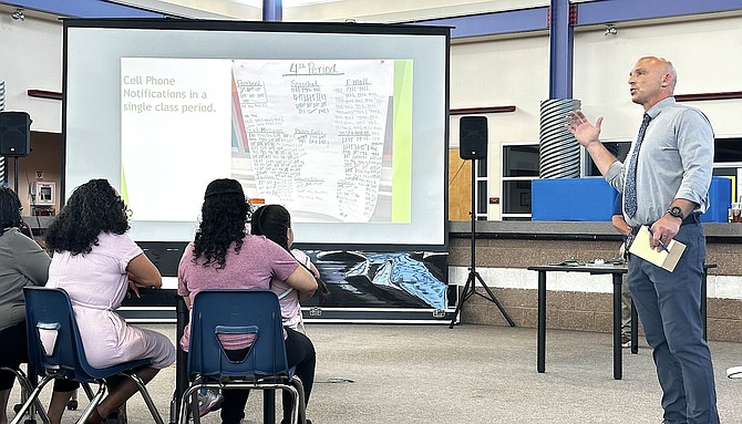 Carson High Principal Dan Carstens explains a class experiment in which students tallied every time their cell phone sent a notification during a meeting with parents on Aug. 13, 2024.