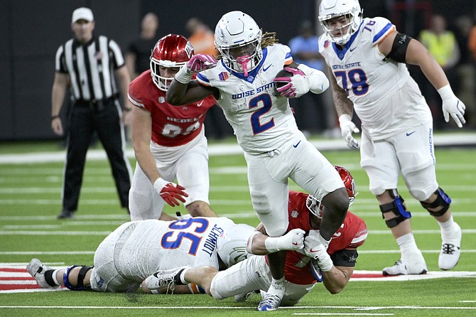 UNLV linebacker Jackson Woodard (7) tackles Boise State running back Ashton Jeanty during the teams’ game Friday.