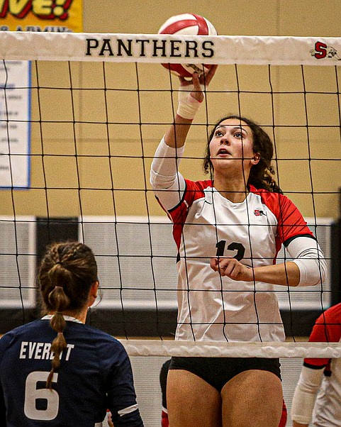 In post-season play the Snohomish Panthers and the Everett Seagulls played a “to and fro” match across the Panthers’ home net on Tuesday, Nov. 12. At left, senior Tyler Gildersleeve-Stiles flips a shot over the net.
Panther junior Heidi Chambers made several defensive  blocks,  and had 17 kills and 16 digs in the match. The Everett Seagulls led the opening scoring but the Panthers came together late in the first game to win 25 - 20.  In the second game the Seagulls flew into action late in the duel, putting at least 6 straight  points on the board to win 23 - 25.  The third game went 31 - 29. The Panthers wrapped the evening in the fourth game 25 - 17. Everett sophomore Ava Urbanozo had 33 assists and 16 digs for her team.
Snohomish is advancing to State. Everett came just shy after a last-round loss.