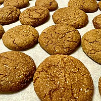 Elaine Marriott: Copycat: Ginger molasses cookie (recipe)