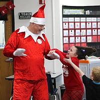 Mark Twain vice principal brings Elf on the Shelf to life