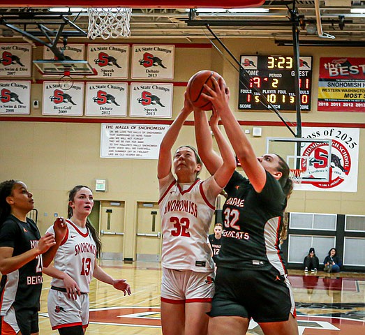 Monroe Bearcat senior Alyah Taylor controls a rebound  in first half play between the Snohomish Panthers and the Monroe Bearcats Wednesday, Jan. 29 on Snohomish’s court. The Panthers had a fine win 55 - 42, bringing their “3 passes and shoot, rebound and repeat game “ to their home floor.
The Panther defense kept the Bearcats out by the 3-Point line for most of the first half,  leading the Bearcats 26 - 13 at the first buzzer. Panther sophomore Locla Rotondo drove in 10 points.  Bearcat senior guard Halle Keller led her team with 17 points.