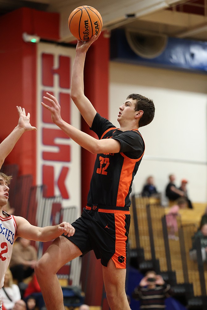 Douglas High Senior Evan Tolbert puts a float in the Tuesday lane against Renault in the quarterfinals of the 4A North Regional Tournament. Tolbert had 19 points and seven struggles in the loss of tigers 68-53 from the Huski.