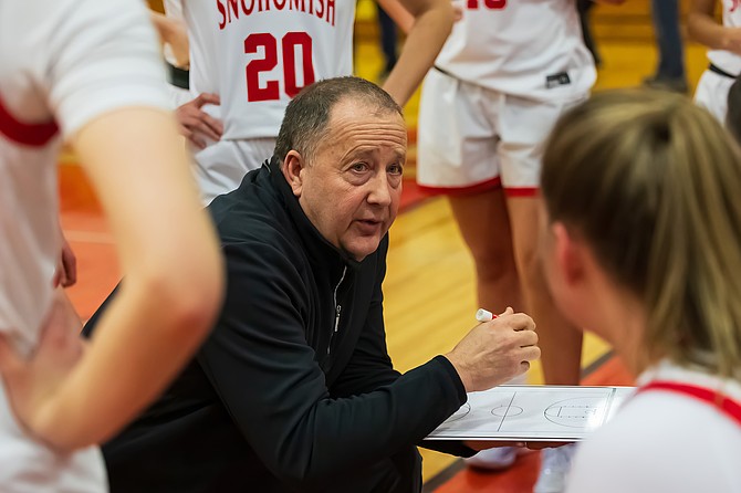 Snohomish Girls Basketball Coach Ken Roberts describes a play to his team during the Feb. 18, 2025 game against Shorecrest.