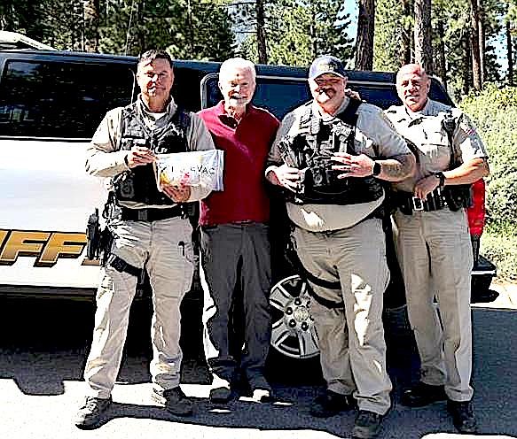 Deputies with Stateline resident Len Kyle.