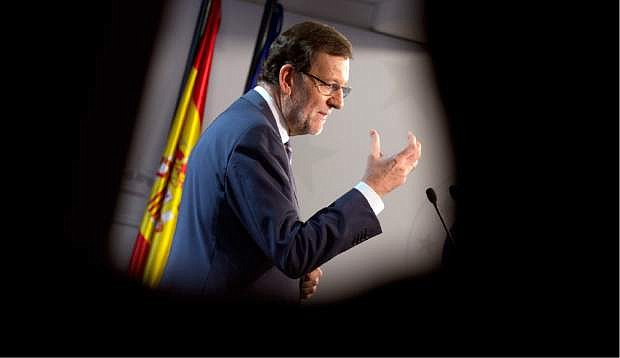 Spanish Prime Minister Mariano Rajoy gestures while speaking during a media conference after an EU summit in Brussels on Friday, Oct. 25, 2013. Migration, as well as an upcoming Eastern Partnership summit, topped the agenda in Friday&#039;s meeting of EU leaders. (AP Photo/Virginia Mayo)