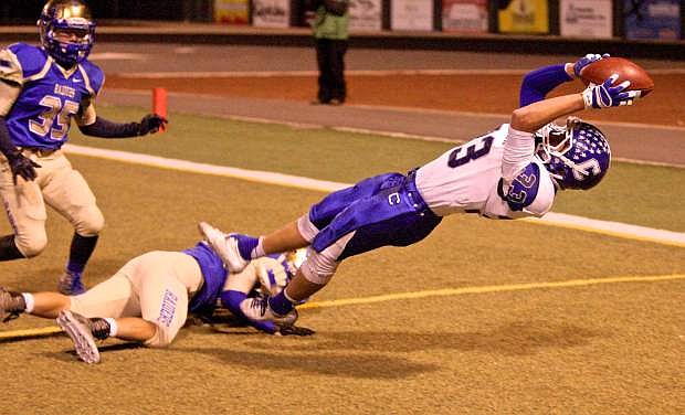Carson&#039;s Spencer Rogers makes an amazing catch in the 4th quarter against the Reed Raiders Friday night.