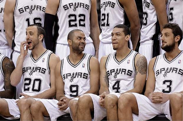 San Antonio Spurs&#039; Manu Ginobili, of Argentina; Tony Parker, of France; Danny Green; and Marco Belinelli, of Italy, from left, take part in a team photo before an NBA basketball game against the Los Angeles Lakers, Wednesday, April 16, 2014, in San Antonio. (AP Photo/Eric Gay)