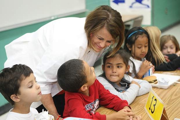 Mark Twain Elementary School Principal Ruthlee Caloiaro talks with first-graders during lunch on Wednesday.