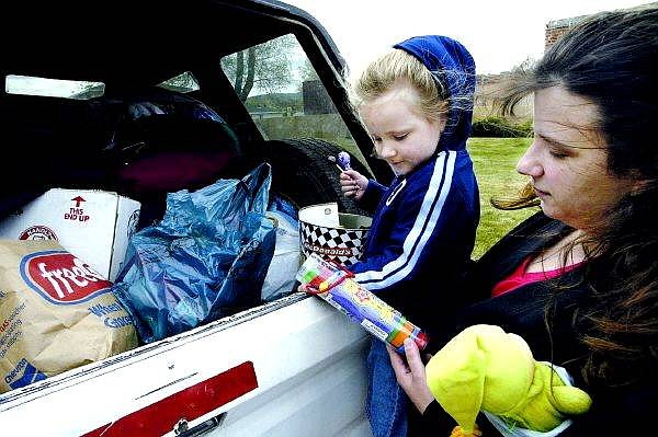 Cathleen Allison/Nevada Appeal Fire victims Lori Robert and her daughter, Morgan, 3, sort through a pile of donated items outside the Carson City Sheriff&#039;s Office on Monday morning.  The family lost everything in a mobile home fire on Thursday morning.