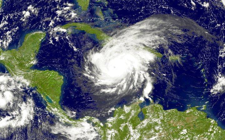 Hurricane Ivan Begins Lashing Jamaica Serving Northern Nevada   NA NA200410109100033AR 