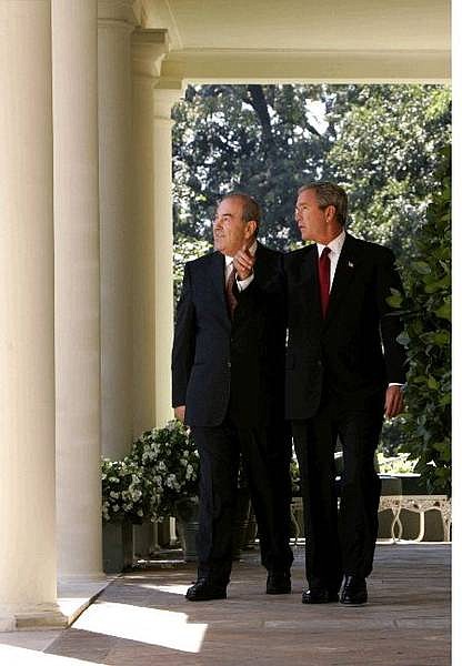 President Bush right, and Iraq&#039;s interim Prime Minister Ayad Allawi walk to the Rose Garden of the White House Thursday, Sept. 23, 2004 in Washington. (AP Photo/Charles Dharapak)