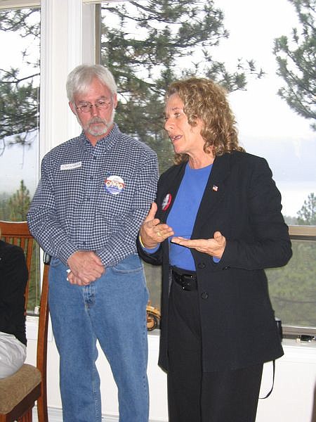 Erin Roth/Appeal News Service Singer-songwriter Carole King stands with Chris Wicker, chairman of the Democratic party for Washoe County, at a campaign appearance in Incline Village Sunday for presidential candidate John Kerry.