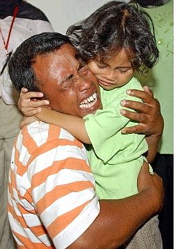 Associated Press Mustafa Kamal, left, bursts into tears Monday as he is reunited with his daughter, Rina Augustina, 5, after being separated for nearly a month in Banda Aceh, Indonesia. Rina was cared for by a family she didn&#039;t know after the Dec. 26 tsunami separated her from her two sisters as they were swept away outside their house. Her mother remains missing.