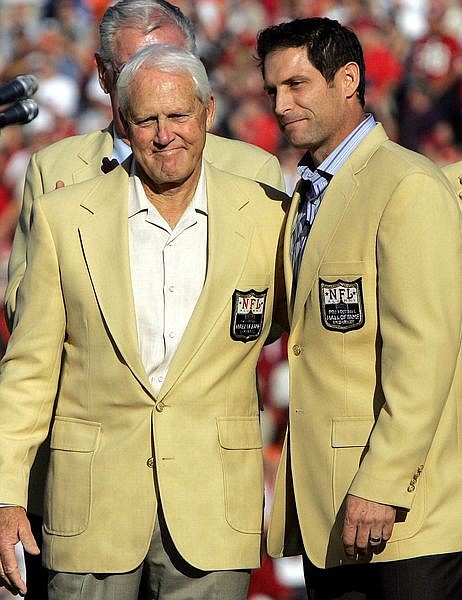 ** FILE ** Former San Francisco 49ers quarterback Steve Young, right, stands with former 49ers  coach Bill Walsh during a halftime ceremony honoring Young&#039;s induction into the Pro Football Hall of Fame  in San Francisco in this Sunday, Nov. 20, 2005 file photo. Walsh, the groundbreaking football coach who won three Super Bowls and perfected the ingenious schemes that became known as the West Coast offense during a Hall of Fame career with the San Francisco 49ers, died early Monday, July 30, 2007. He was 75.   (AP Photo/Jeff Chiu)