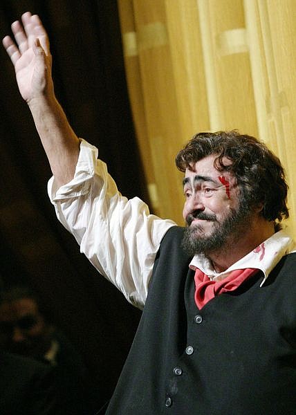 ** FILE ** Italian tenor Luciano Pavarotti waves to the audience during the curtain call of Puccini&#039;s &quot;Tosca&quot; at the Metropolitan Opera in New York, in this March 13, 2004 file photo. Pavarotti, whose vibrant high C&#039;s and ebullient showmanship made him one the most beloved tenors, has died, his manager told The Associated Press Thursday Sept. 6, 2007. He was 71. (AP Photo/Tina Fineberg, files)