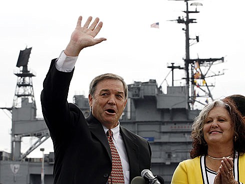 By Denis Poroy, APHunter, flanked by his wife, Lynne, waves to supporters after announcing that he is exploring a run for the Republican presidential nomination in 2008.