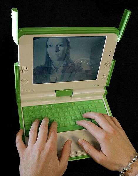 Katie Powell uses a &quot;$100 laptop&quot; created by Massachusetts Institute of Technology professors for schoolchildren in the developing world, in Cambridge, Mass., Dec. 21, Powell&#039;s face is projected on screen by a laptop camera. Chitose Suzuki/Associated Press