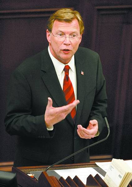 Cathleen Allison/Nevada Appeal Rep. Jon Porter, R-Nev., speaks to the Nevada Legislature on Thursday. Porter said he believes the U.S. can and must win the Iraq War and doesn&#039;t need the Democratic-sponsored tax increase to pay for it.