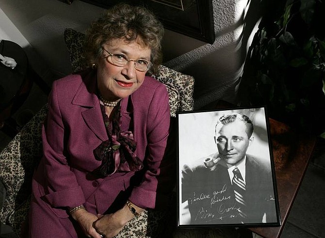 Jae C. Hong/Associated Press Bing Crosby&#039;s niece Carolyn Schneider poses for photos with a photo of Crosby in Las Vegas, on Nov. 20. Thirty years after Crosby&#039;s death, angry family and friends are accusing Elko&#039;s Northeastern Nevada Museum of showing disrespect to his legacy by drastically scaling back its Crosby exhibit.