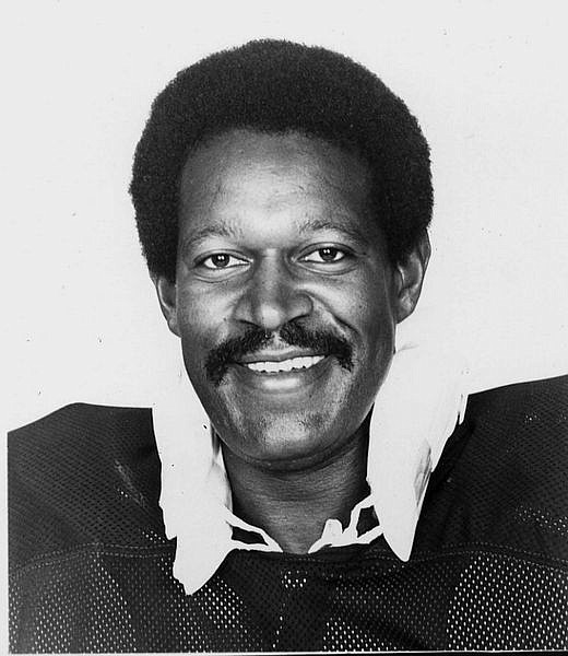 /*** FILE *** Gene Upshaw, the Oakland Raiders left-guard, is shown in this 1981 file photo. The Hall of Fame football player and longtime NFL Players Association executive director Upshaw died Thursday Aug. 21, 2008 according to NFL players&#039; union. The former offensive lineman had been fighting pancreatic cancer. He was 63. Upshaw played with the Oakland and Los Angeles Raiders from 1967 until 1981. He was a seven-time Pro Bowl selection and an 11-time All-Pro. (AP Photo/FILE)