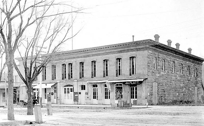 Charles Lynch/ Special Collections at University of Nevada, Reno The Carson City courthouse with the Magnolia Saloon at one end and Platt&#039;s business at the other.