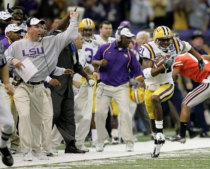 Chuck Burton/Associated Press LSU&#039;s Chevis Jackson (21) returns the ball 31 yards after intercepting an Ohio State pass during Monday&#039;s BCS championship game at the Louisiana Superdome in New Orleans. LSU defensive coordinator Bo Pelini reacts at left.
